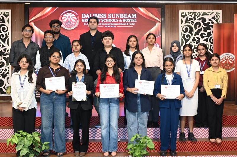 MUN 2026 award winners holding certificates on stage at Dalimss Sunbeam, Varanasi