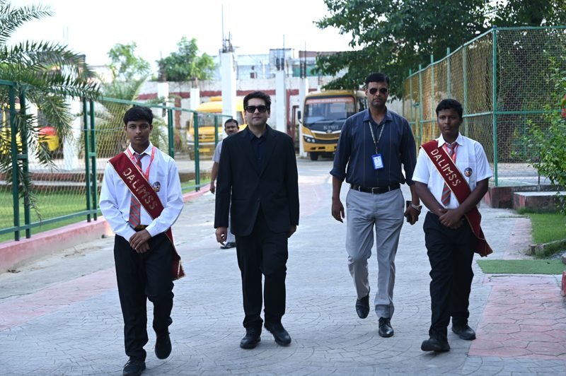 Student escorts lead guests across the Dalimss Sunbeam campus for the MUN 2026 ceremony